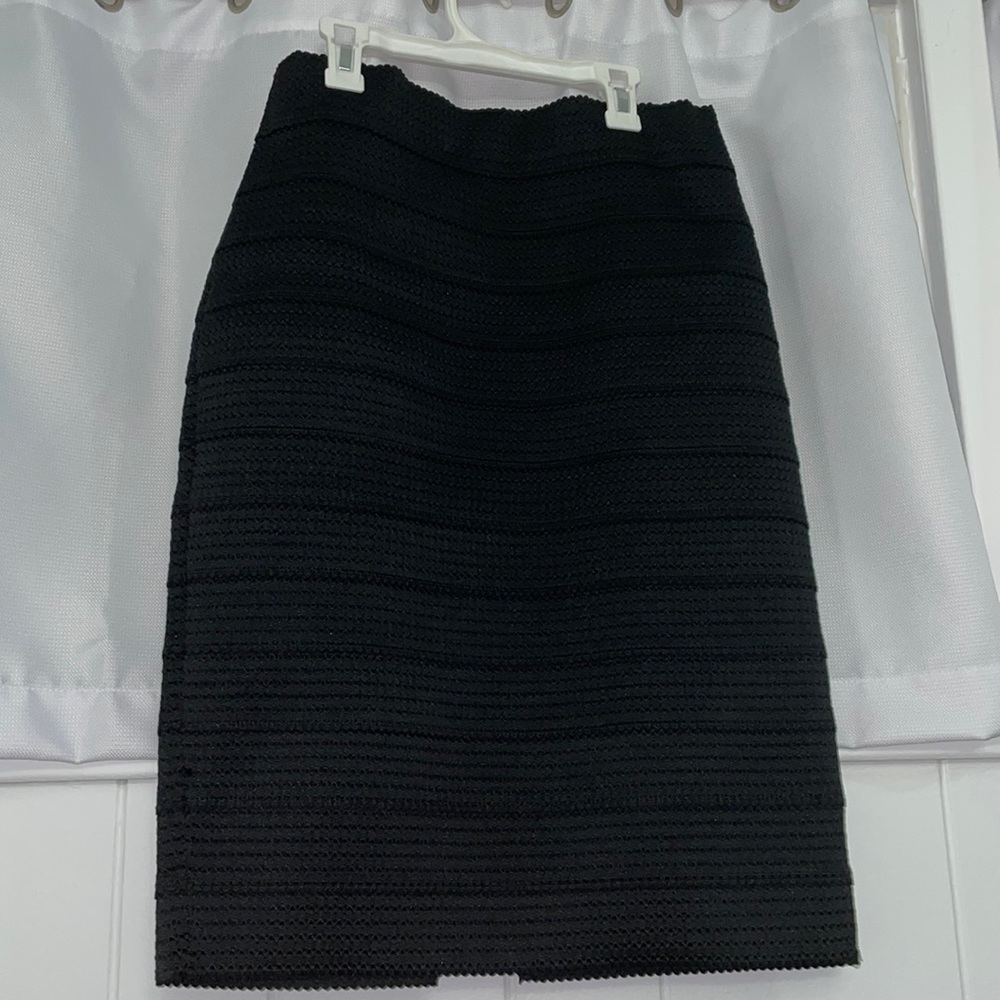 Never Worn Gorgeous Express Black Layer Scallop Design Pencil Skirt. Size M.